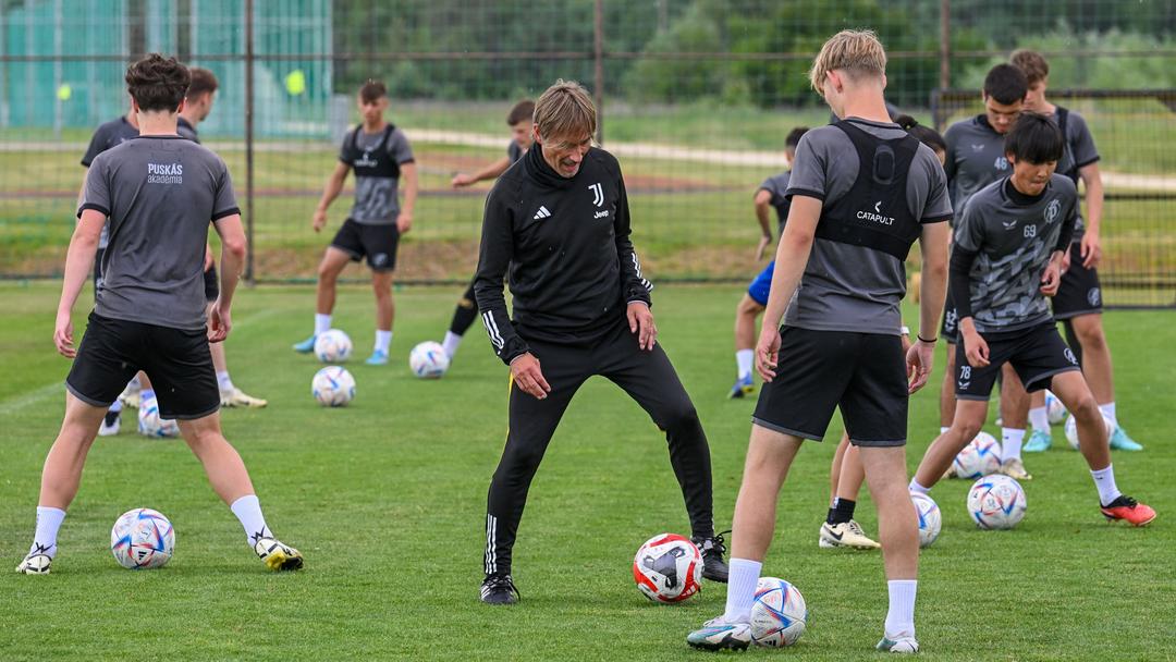 Image of A Juve edzője is mutatott pár trükköt az akadémistáknak