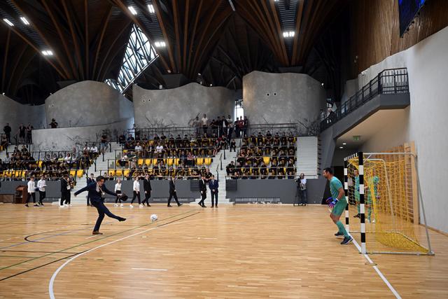 Image of Jól öltözött „tizenegyesek” az akadémiai évzárón