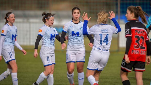 Image of Csatasorban a lányok