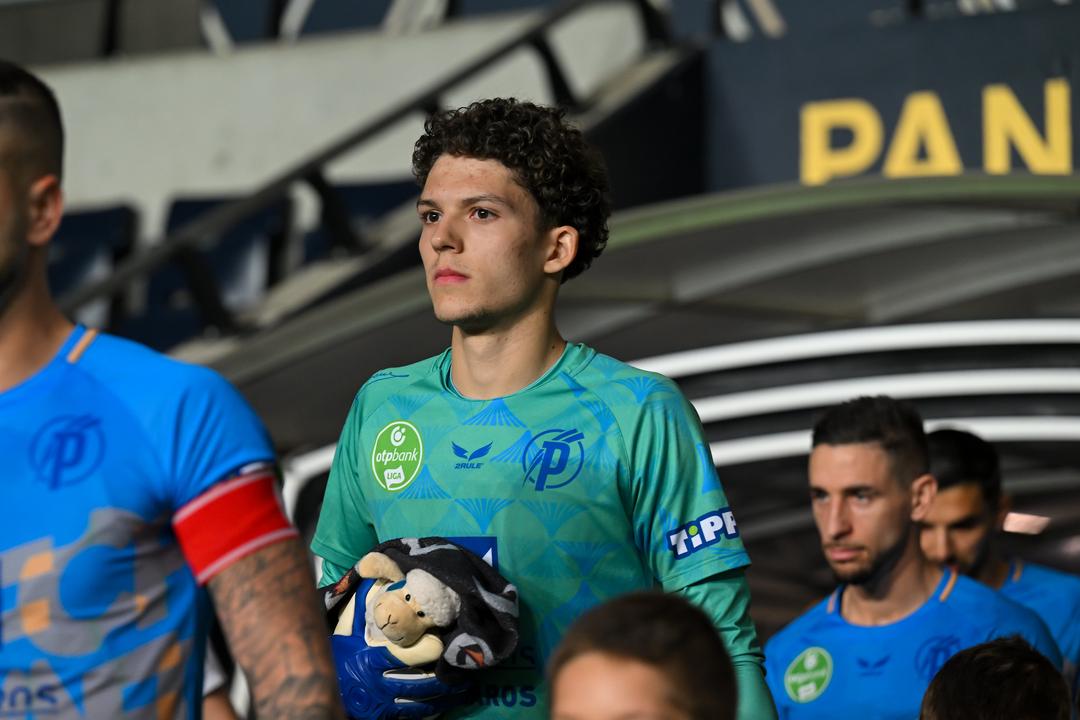 Image of Ármin ismét farkasszemet néz a Pakssal