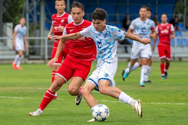 Image of Az esőcseppek és a gólok is záporoztak