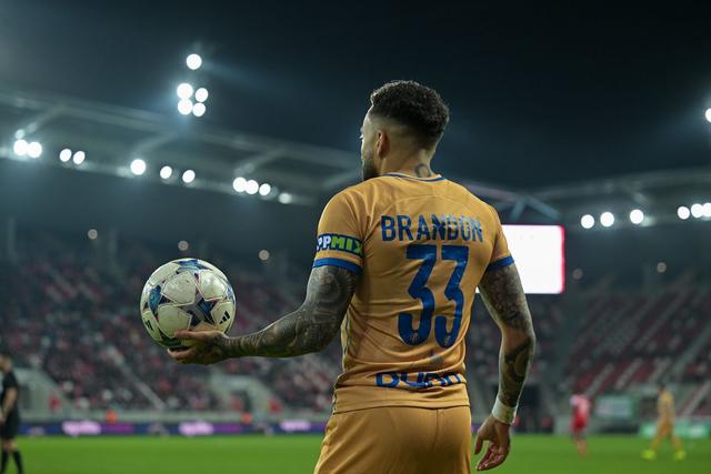 Image of Mindenkitől a legtöbb kell